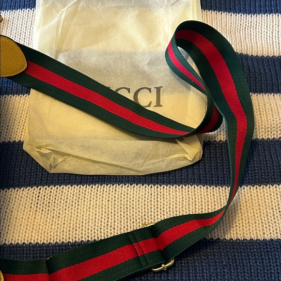 Beige and Yellow Shoulder Bag with Green and Red Strap - Picture 4 of 8